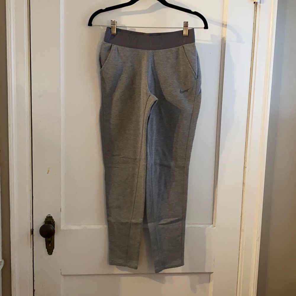 Nike sweatpant leggings with pockets xs